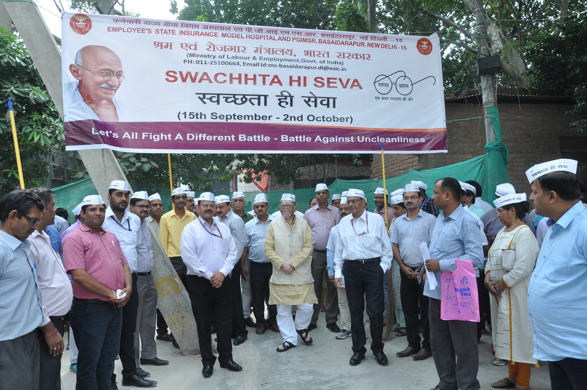 Hon’ble LEM observes “Swachhata Hi Sewa Movement“  at ESIC Model Hospital & PGIMSR, Basaidarapur, New Delhi